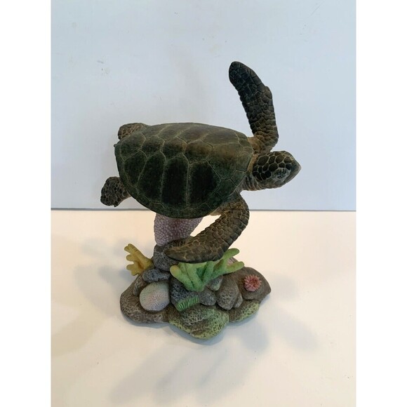 Vintage 1994 Wonders of the Green Sea Turtle Studio Design Porcelain Figurine - Picture 1 of 12